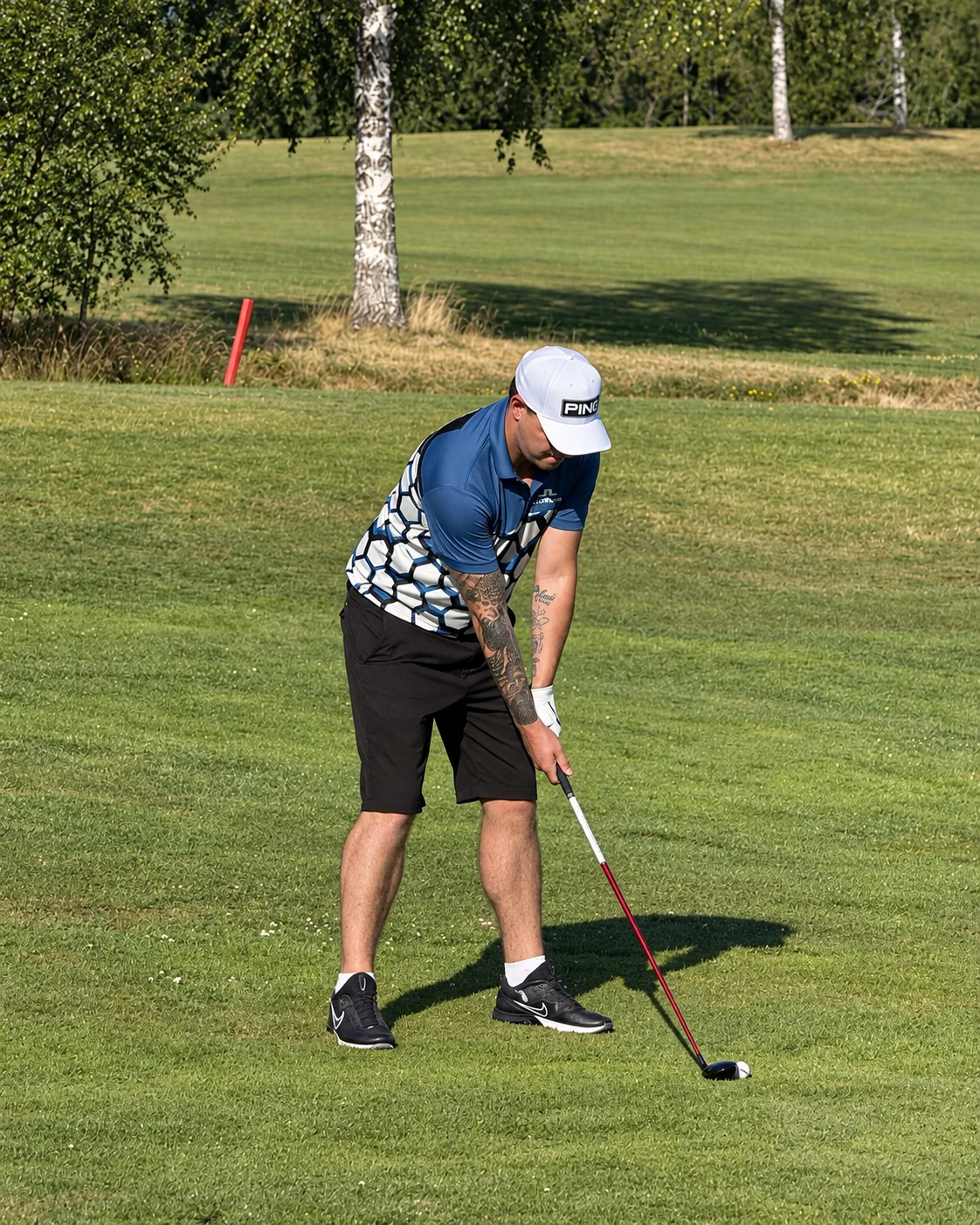 Sven Magne Hagen gjør seg klar til et golfslag